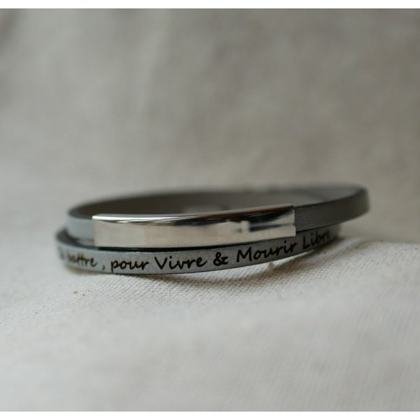 Pulsera de barra met&aacute;lica en cuero, doble vuelta 