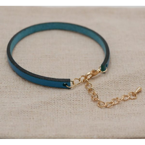 Tobillera de piel fina que se puede personalizar mediante grabado