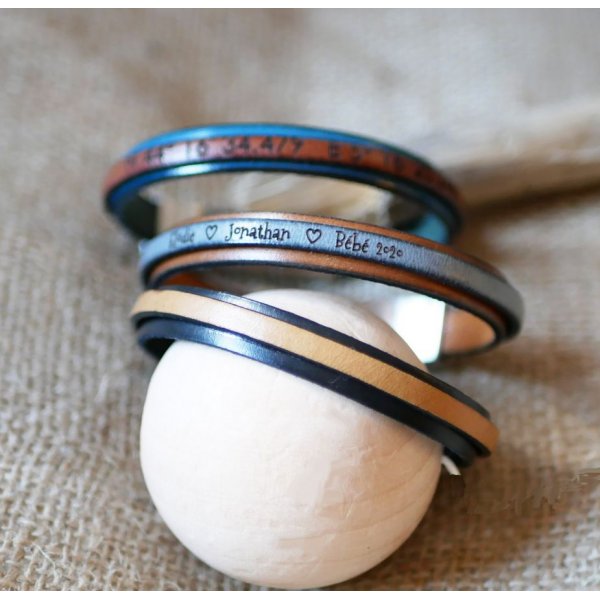 Correa de piel bicolor personalizable mediante color y grabado 