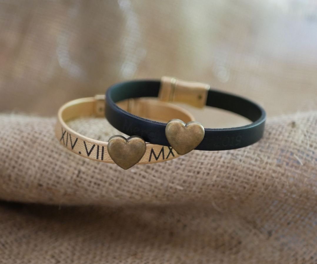 Pulsera de cuero con corazón de bronce antiguo, personalizable 