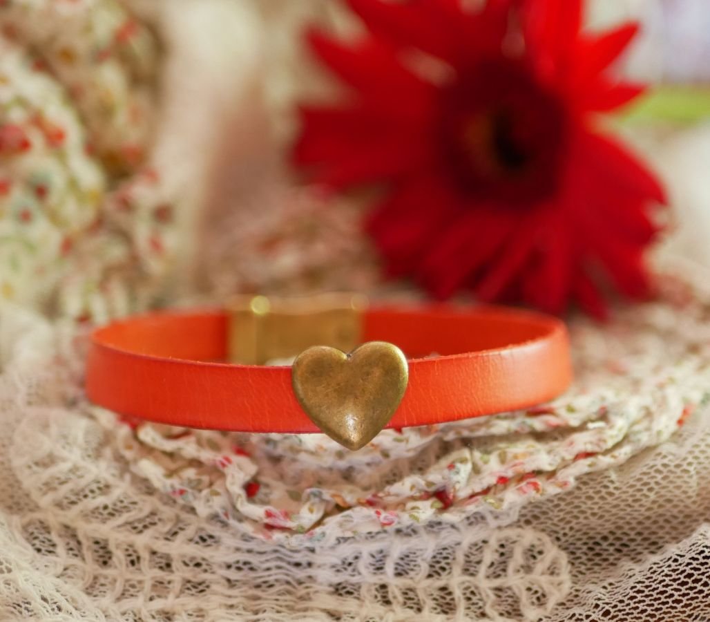 Pulsera de cuero con corazón de bronce antiguo, personalizable 