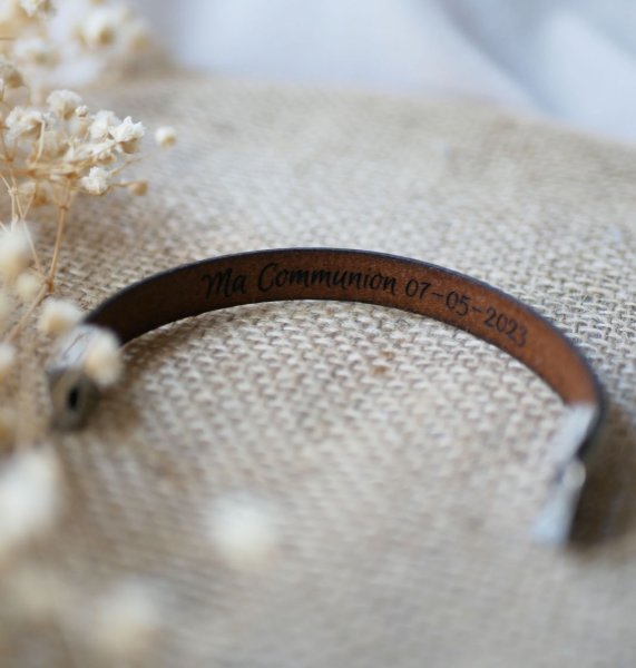 Pulsera de piel para comuni&oacute;n o bautizo personalizada con el nombre de pila 