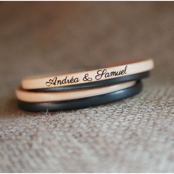 Pulsera doble de cuero a d&uacute;o personalizable mediante grabado
