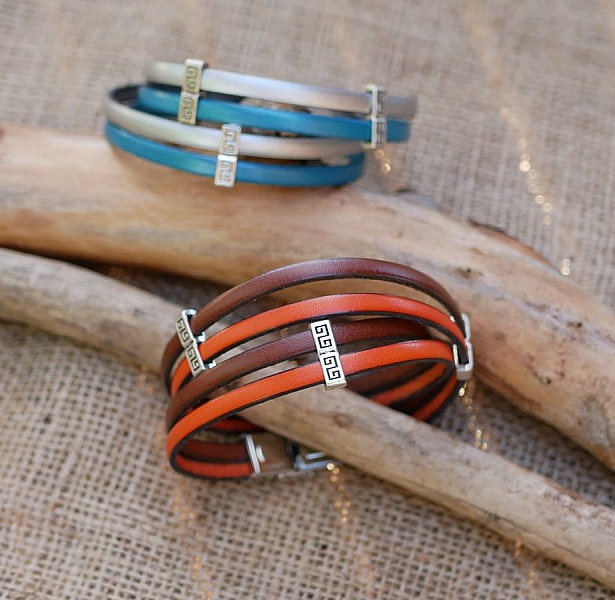 Pulsera doble de cuero en d&uacute;o con lazos de estilo &eacute;tnico