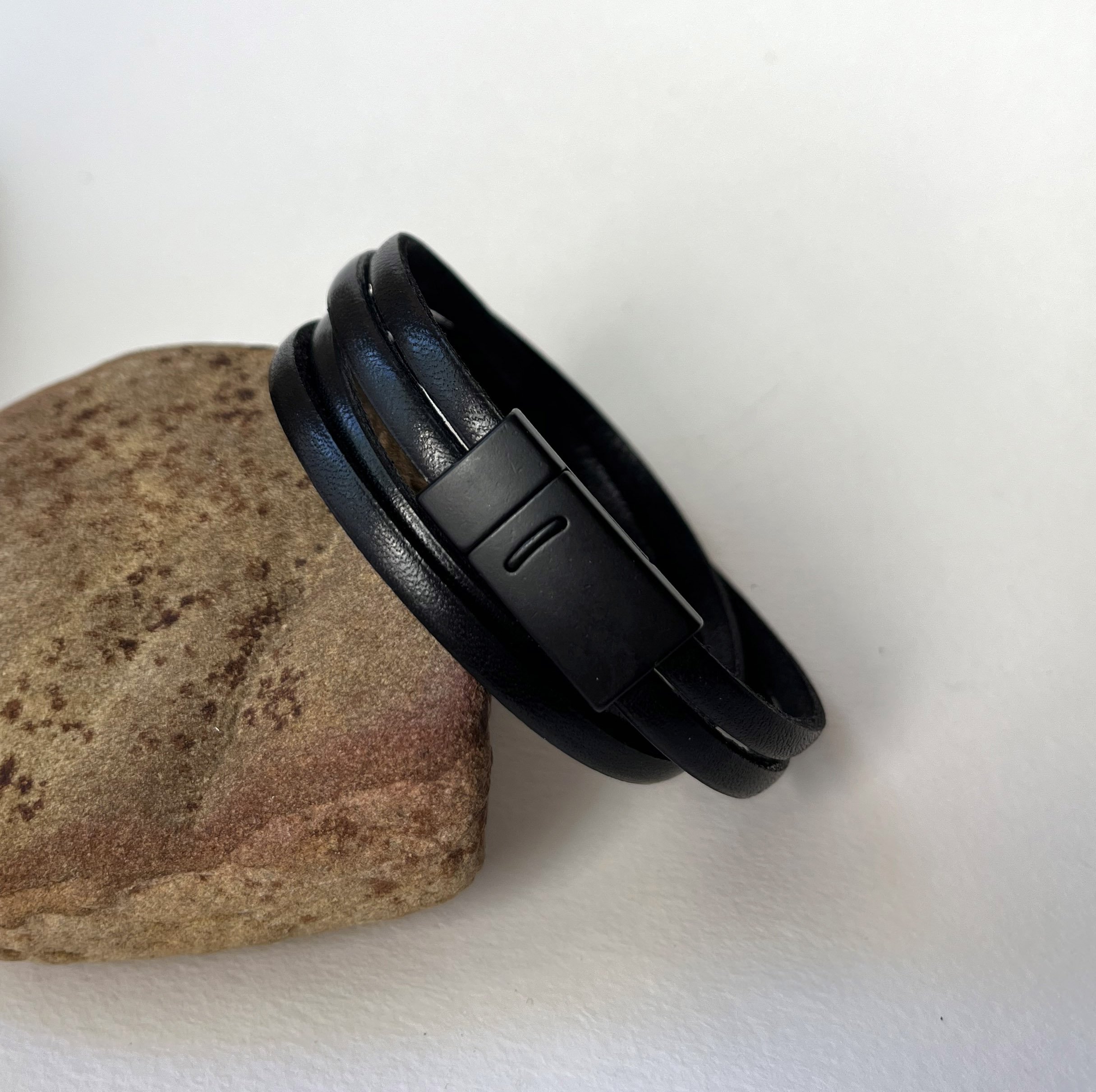 Bracelet cuir double tour fermoir magn&eacute;tique noir ou couleur au choix