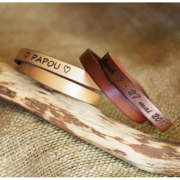 Pulsera de cuero de doble vuelta para pap&aacute; personalizable mediante grabado