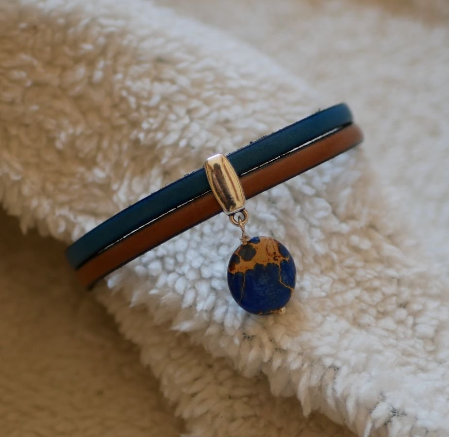 Pulsera dúo de cuero con piedra disco de jaspe azul 