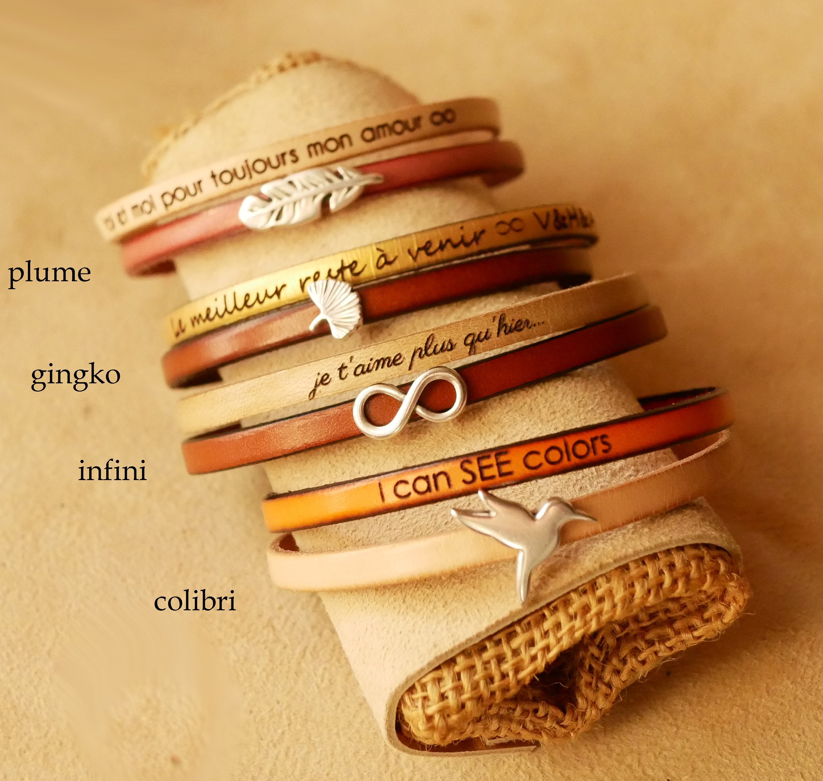 Pulsera d&uacute;o de cuero para personalizar con un coraz&oacute;n, una estrella o un bucle infinito