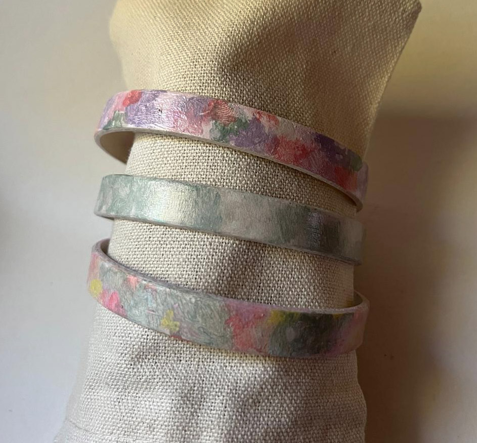 Bracelets en cuir blanc peints à la main uniques 