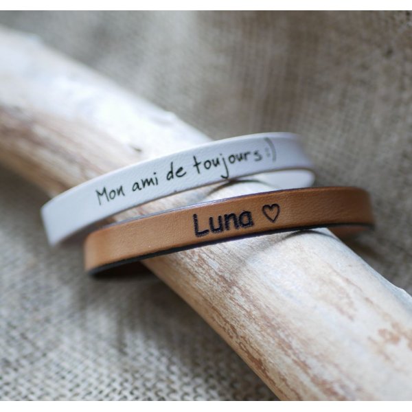 Pulsera cuero mujer cierre oro personalizada por grabado 