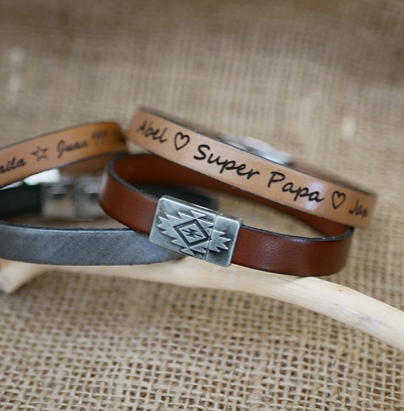 Bracelets en cuir personnalisés avec fermoir magnétique ethnique.