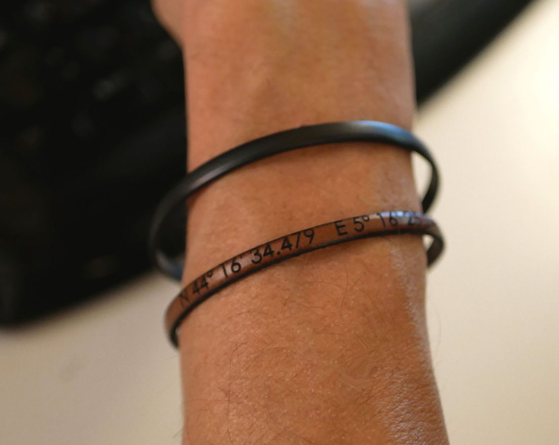 Pulsera de cuero personalizable mediante grabado mujer u hombre