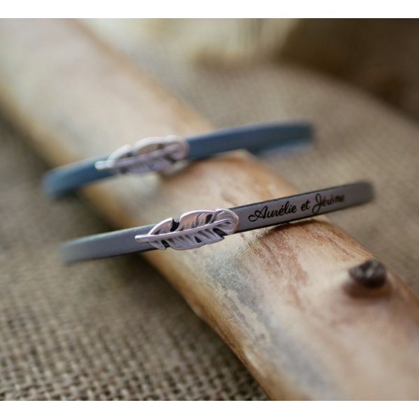 Pulsera de ni&ntilde;a de cuero con pluma para personalizar mediante grabado 