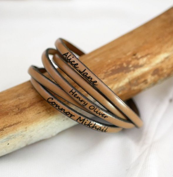 Pulsera de cuero fino de 5 vueltas para hombre o mujer grabada con nombres de pila
