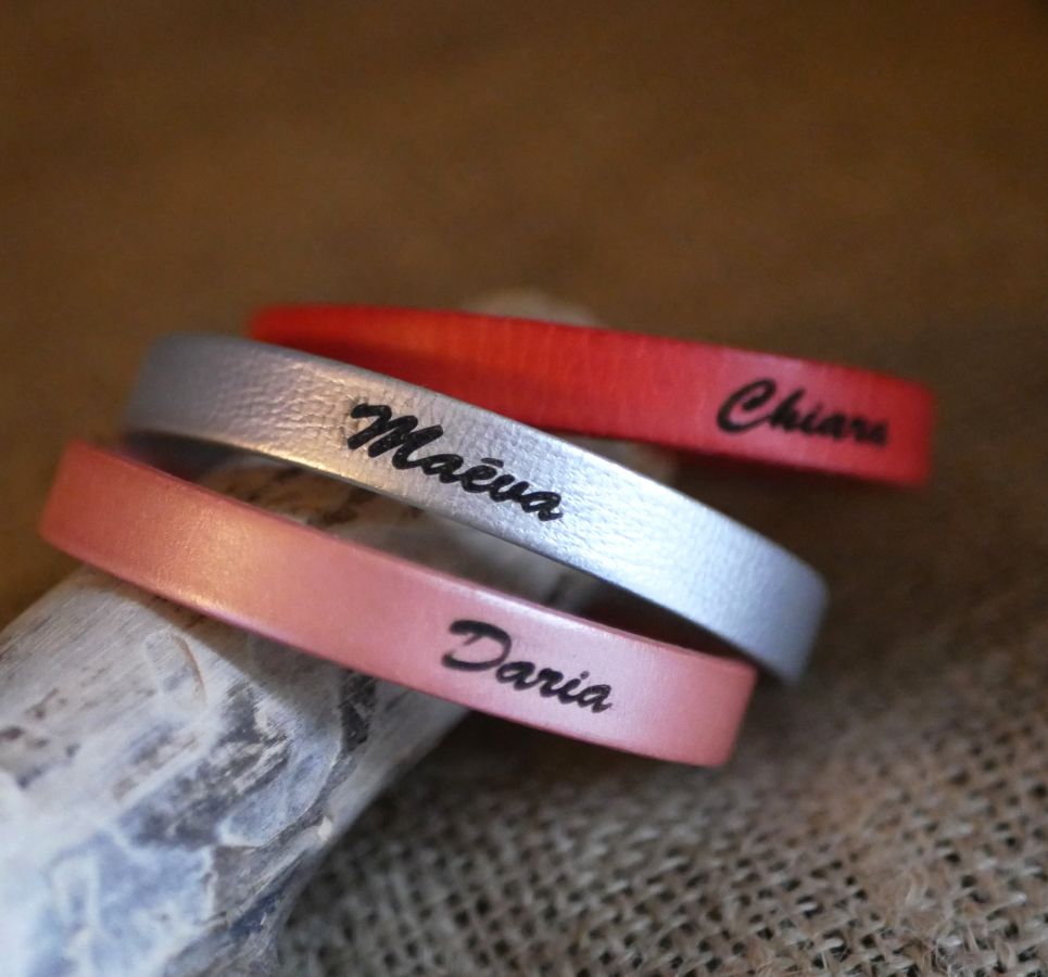 Pulsera de cuero personalizada para hombre o mujer grabada con nombre o mensaje