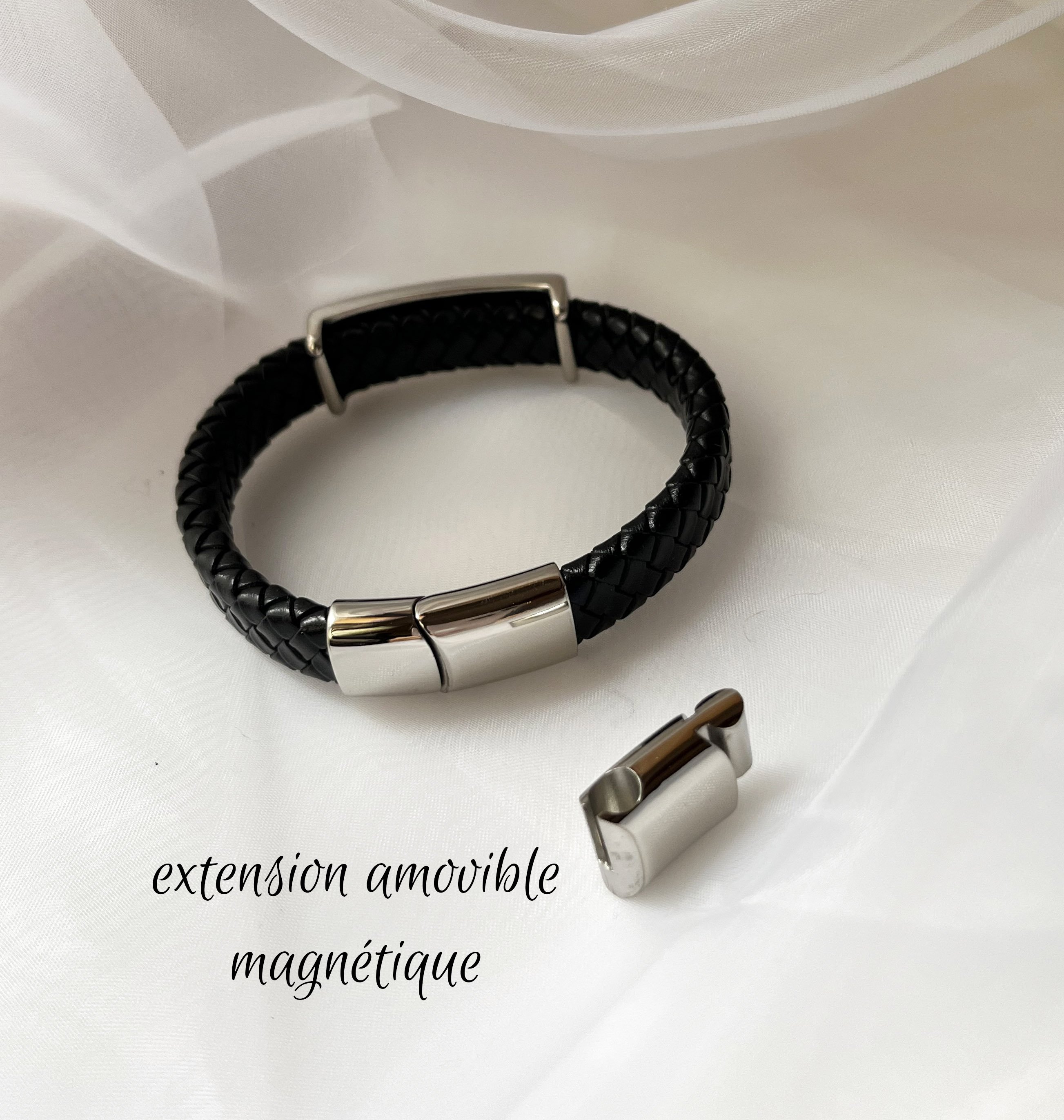 Bracelet homme cuir noir tressé décor 2 coeurs gravés