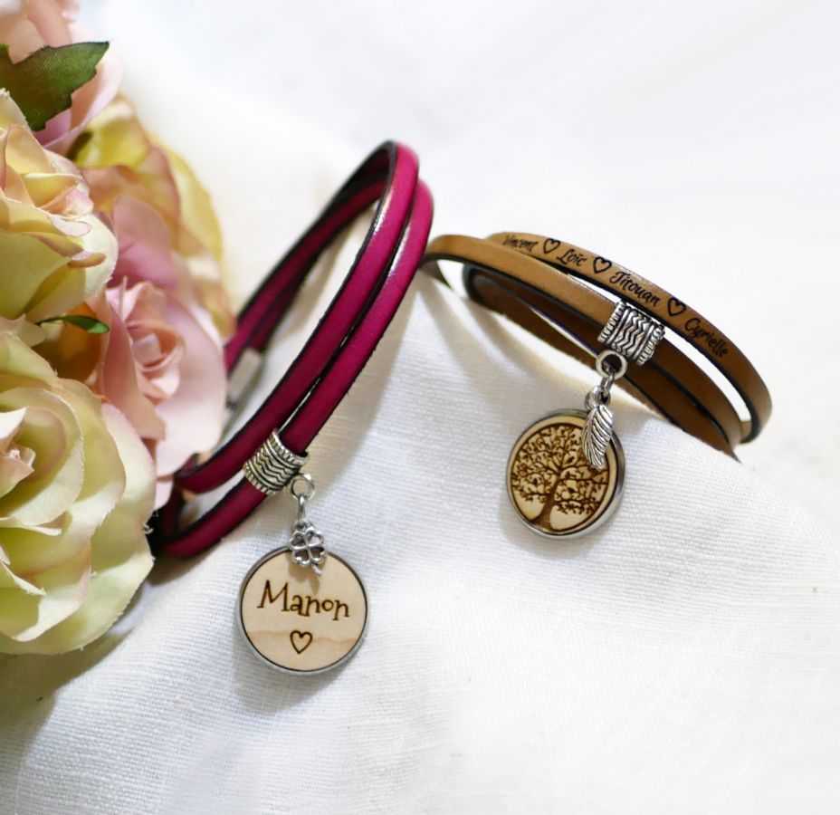 Pulsera de cuero personalizada con cabujón de madera grabado