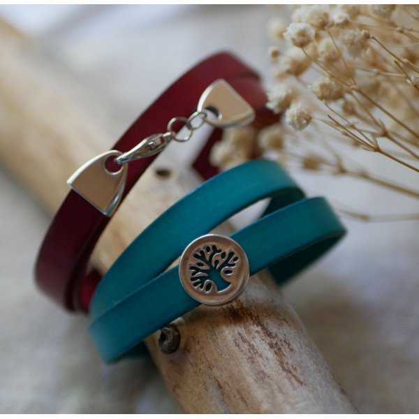 Pulsera de cuero personalizada decorada con un cabuj&oacute;n del &aacute;rbol de la vida