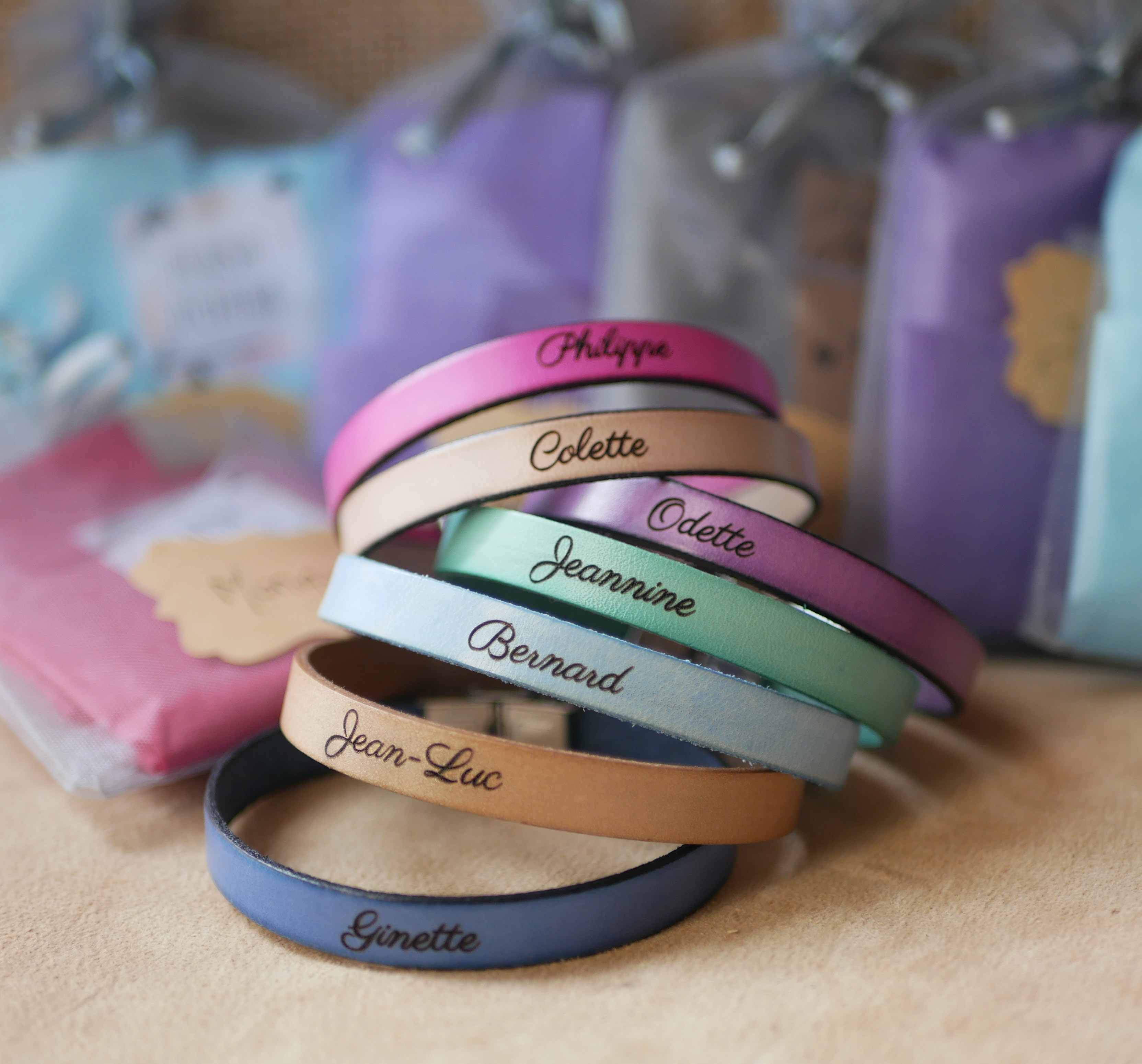 Pulsera de cuero personalizada para hombre o mujer grabada con nombre o mensaje