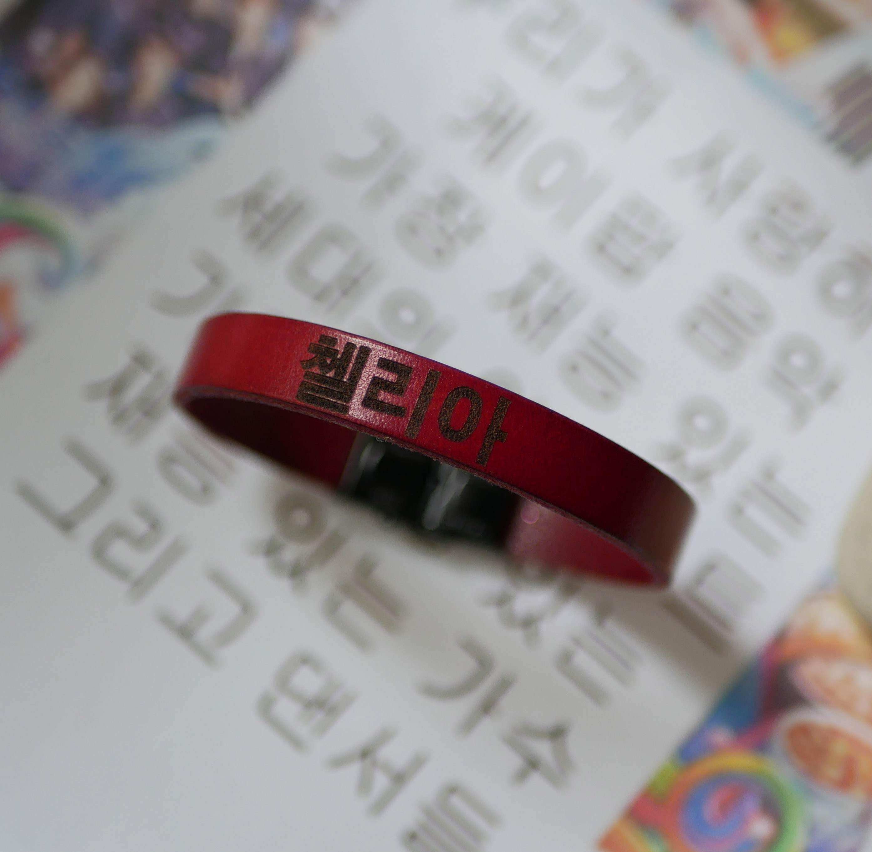 Pulsera coreana con nombre de fan de kpop en cuero para personalizar