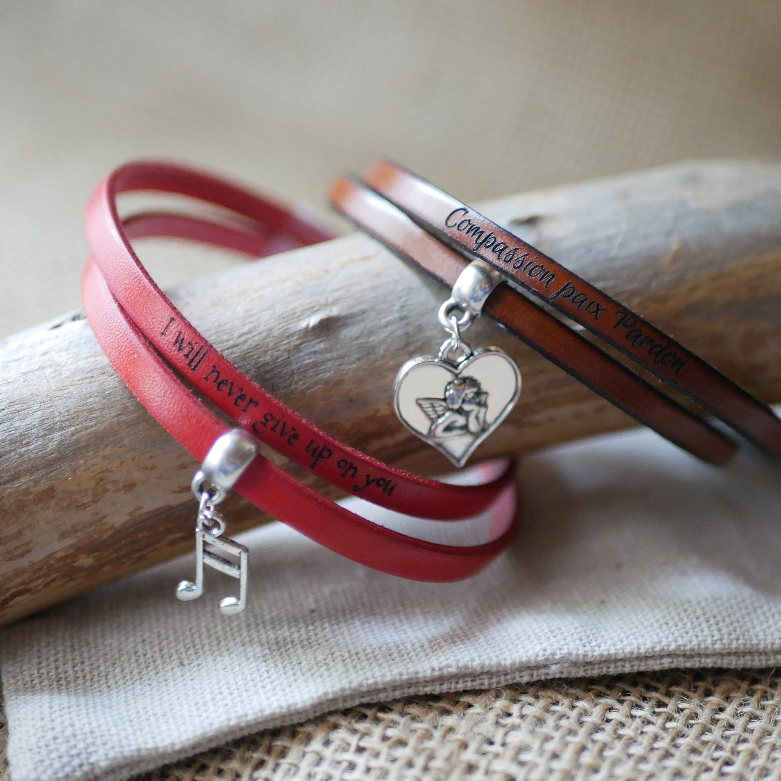 Pulsera de cuero de 2 vueltas con charm grabable