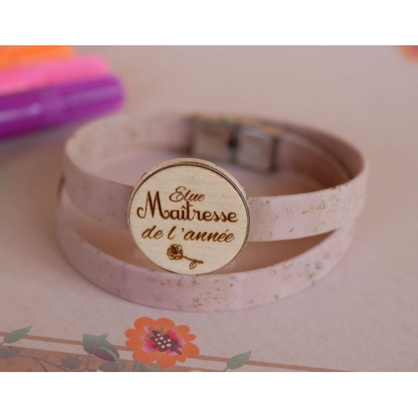 Pulsera doble de cuero con cabuj&oacute;n de madera grabado personalizable