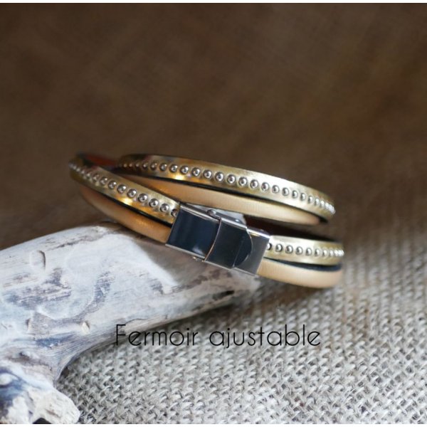 Correa de piel dorada con doble grabado y cuentas plateadas, personalizable