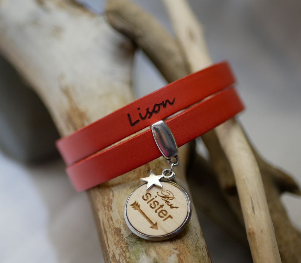 Pulsera de cuero doble personalizada con cabujón de madera para grabar