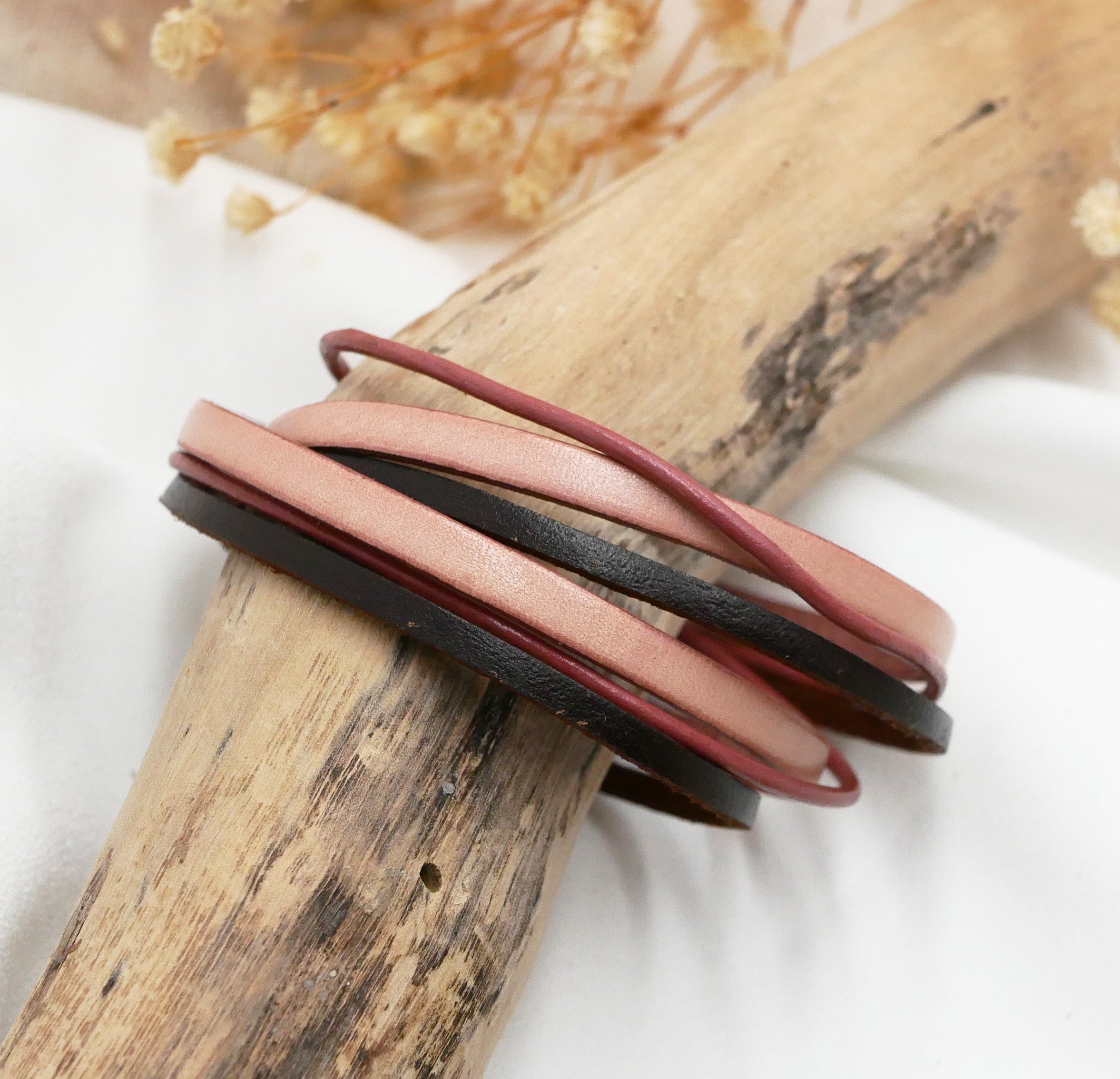 Pulsera antigua vintage de cuero rosa y marr&oacute;n de varias vueltas