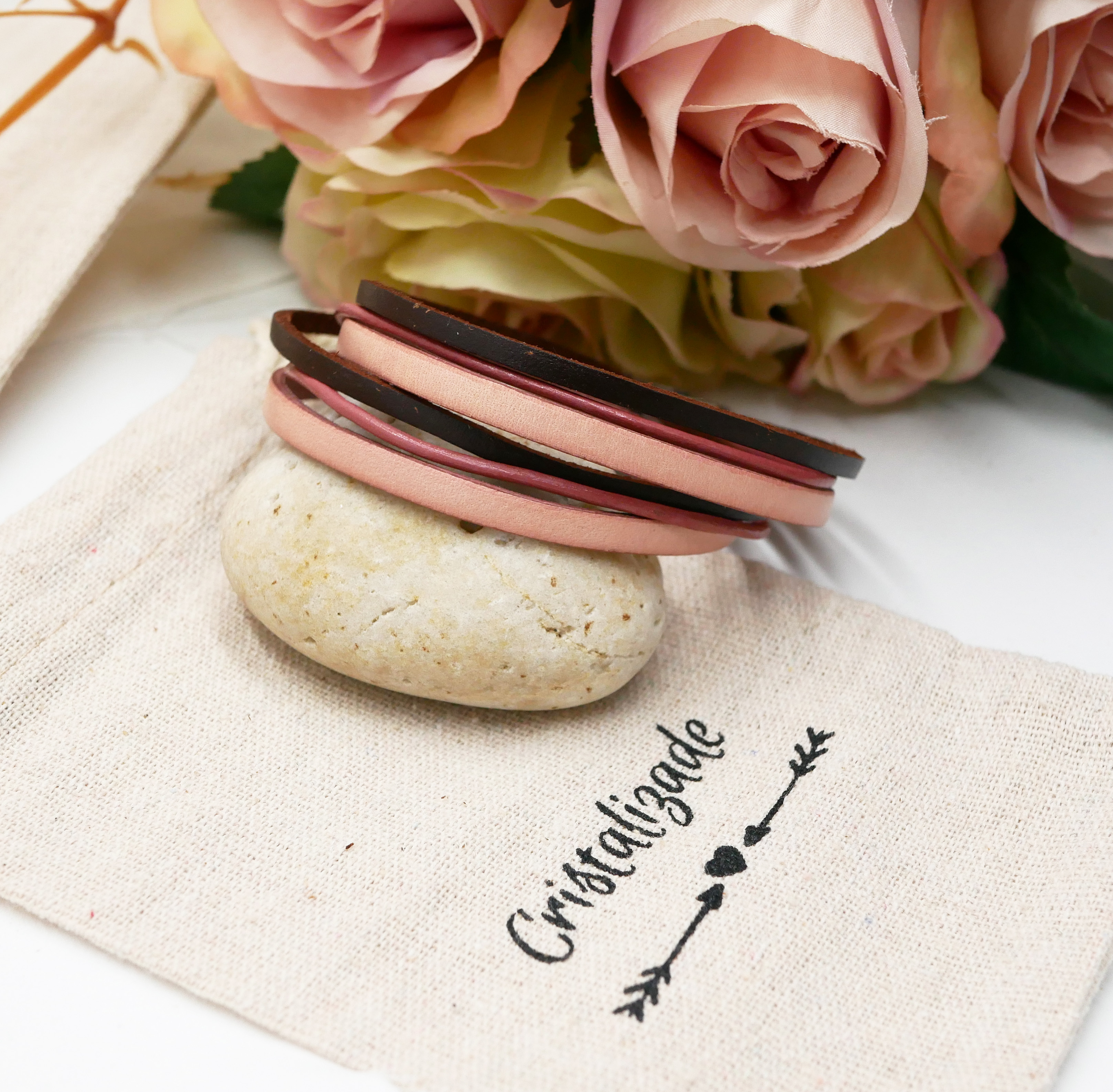 Pulsera antigua vintage de cuero rosa y marrón de varias vueltas