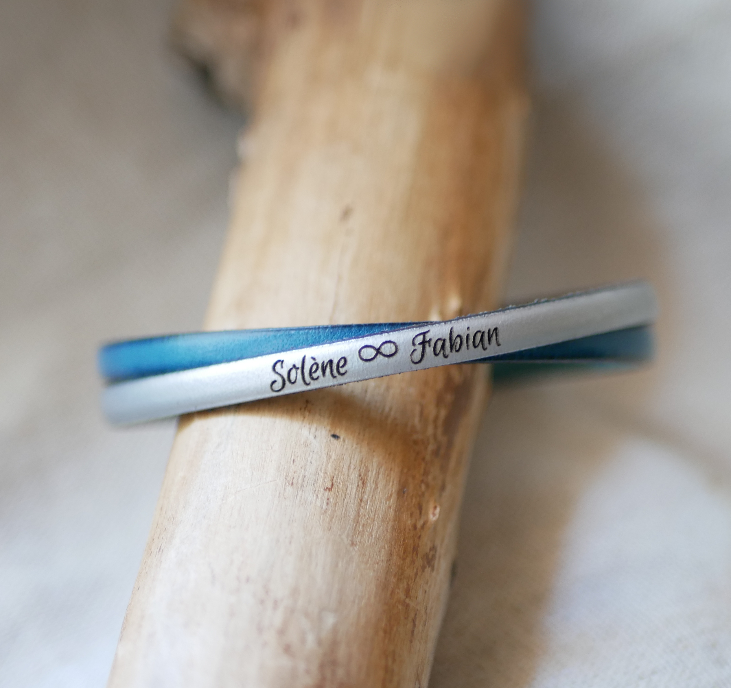 Pulsera twist d&uacute;o de cuero personalizable para hombre o mujer