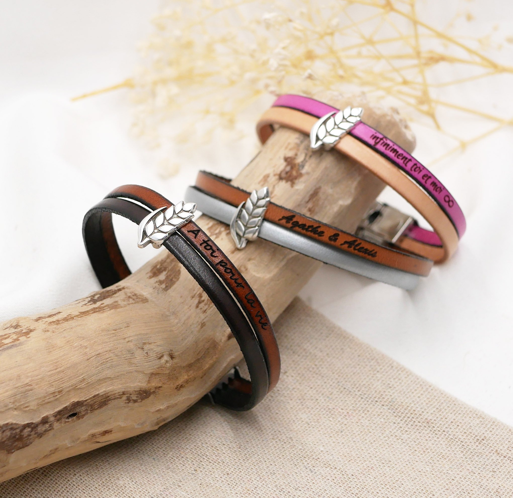 Pulsera d&uacute;o de cuero y espiga de trigo personalizable, boda de trigo hombre y mujer