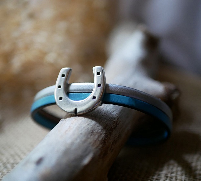 Pulsera d&uacute;o de cuero y bucle de herradura personalizable para hombre o mujer