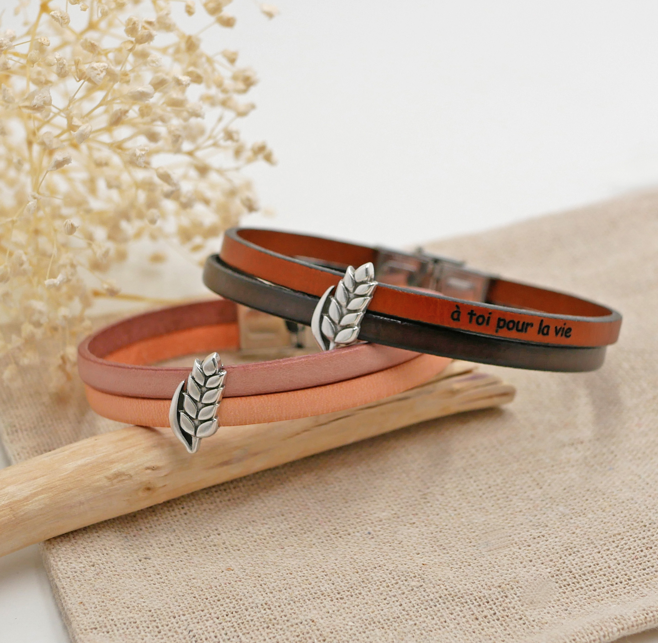 Pulsera dúo de cuero y espiga de trigo personalizable, boda de trigo hombre y mujer