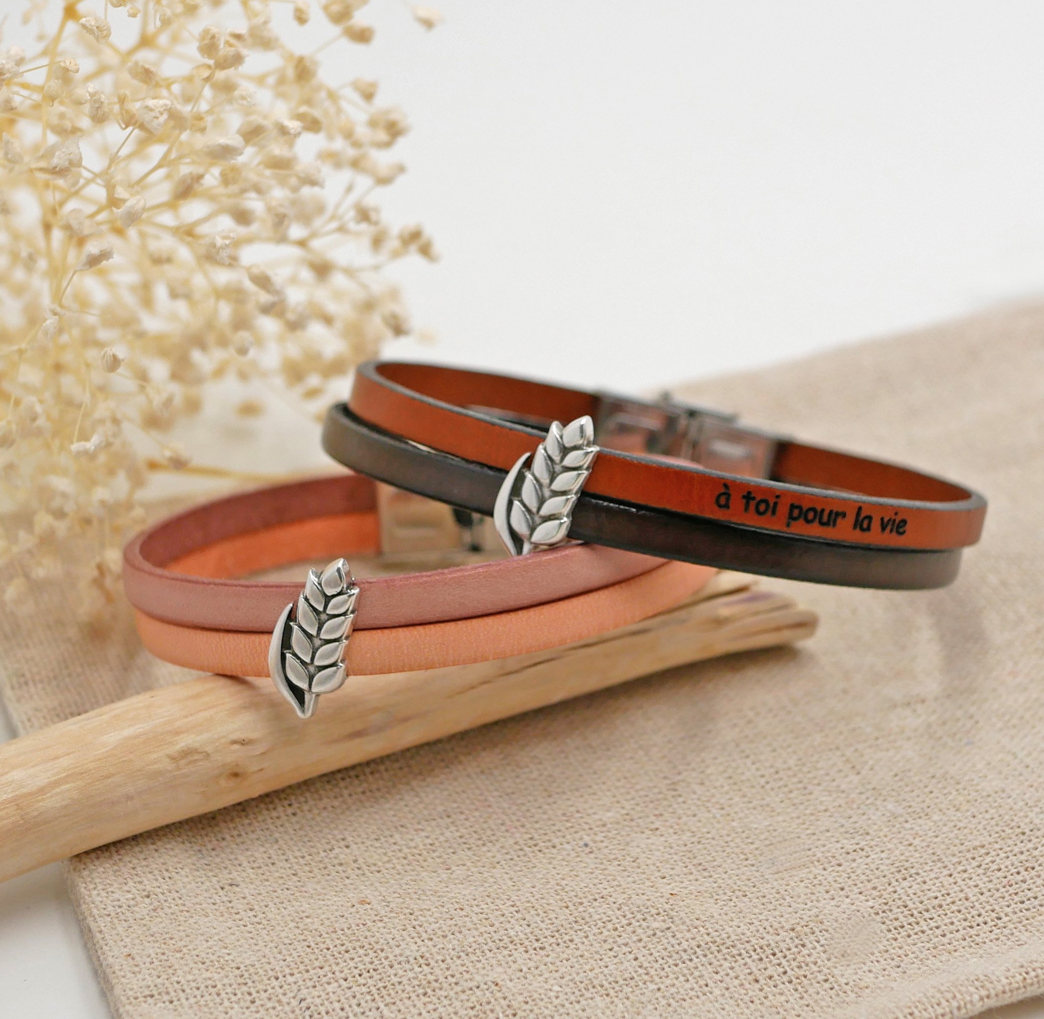 Pulsera dúo de cuero y espiga de trigo personalizable, boda de trigo hombre y mujer
