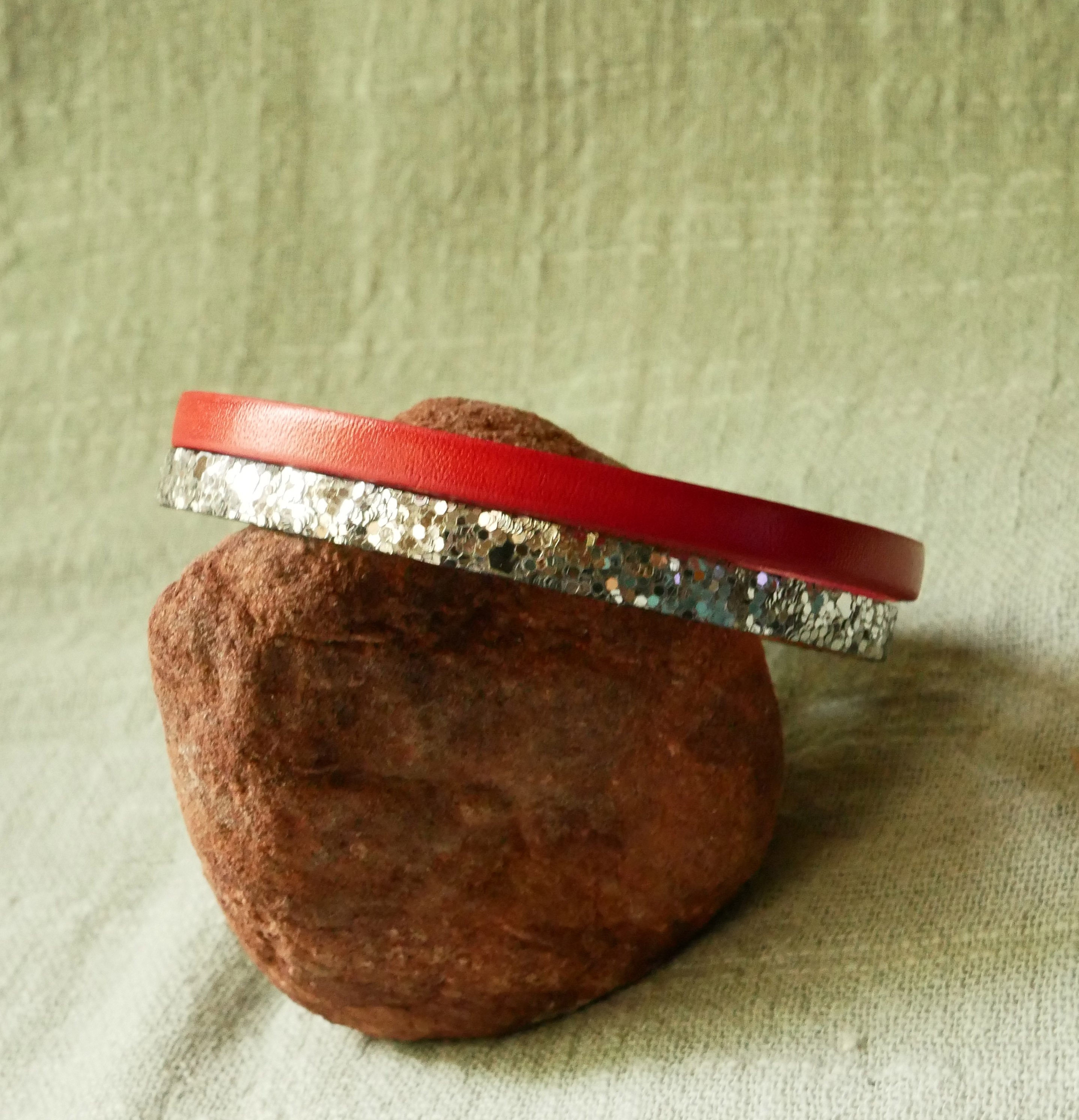 Pulsera d&uacute;o de cuero en plata y color a elegir