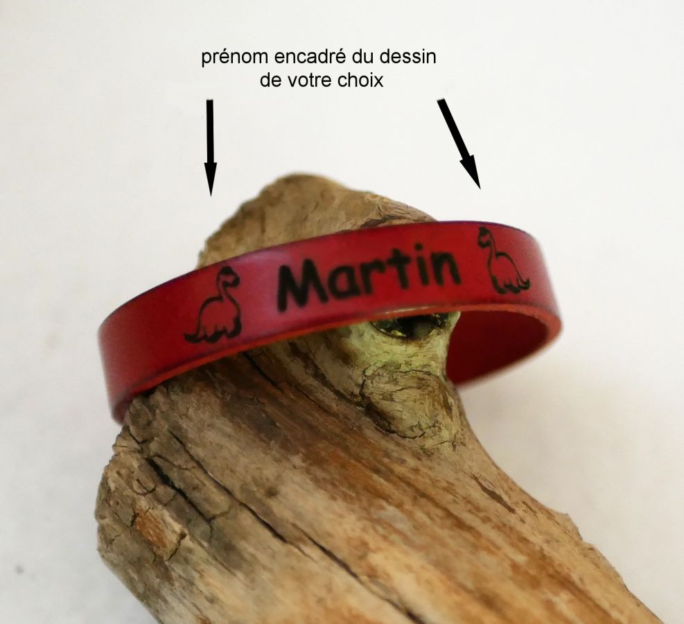 Pulsera de cuero personalizada para niños grabada con un nombre enmarcado con dibujos de su elección