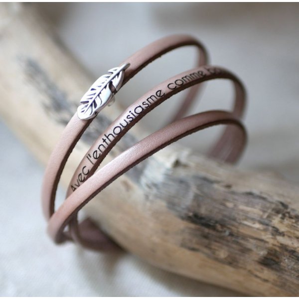 Pulsera bohemia de cuero para mujer con dise&ntilde;o de plumas, 3 vueltas, personalizable