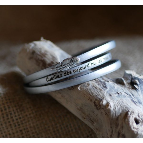 Pulsera bohemia de cuero para mujer con dise&ntilde;o de plumas, 3 vueltas, personalizable