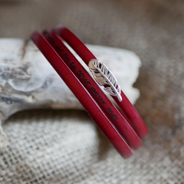 Pulsera bohemia de cuero para mujer con dise&ntilde;o de plumas, 3 vueltas, personalizable