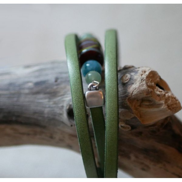 Pulsera de cuero verde turquesa y cuentas de cer&aacute;mica para mujer personalizable 