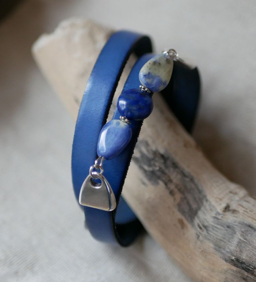 Pulsera de cuero y perlas para mujer Lapislázuli azul a personalizar 