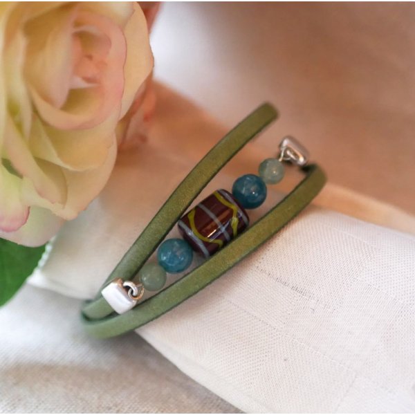 Pulsera de cuero verde turquesa y cuentas de cer&aacute;mica para mujer personalizable 