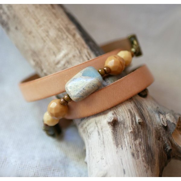 Pulsera de cuero y perlas beige para mujer personalizable 