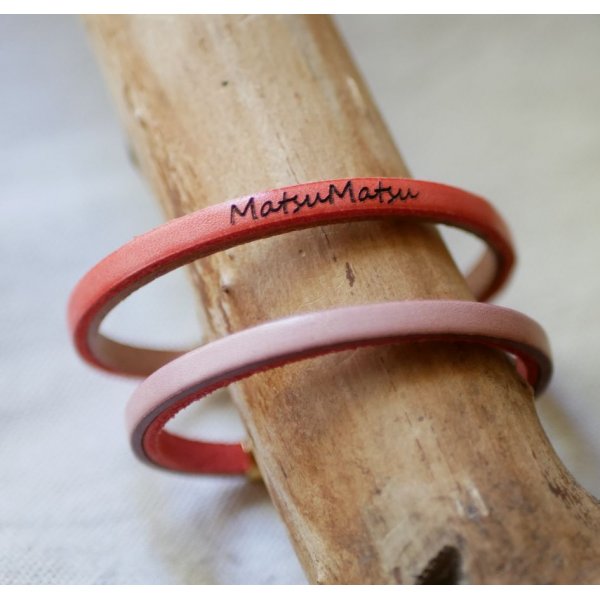 Pulsera personalizada de piel bicolor con cierre dorado