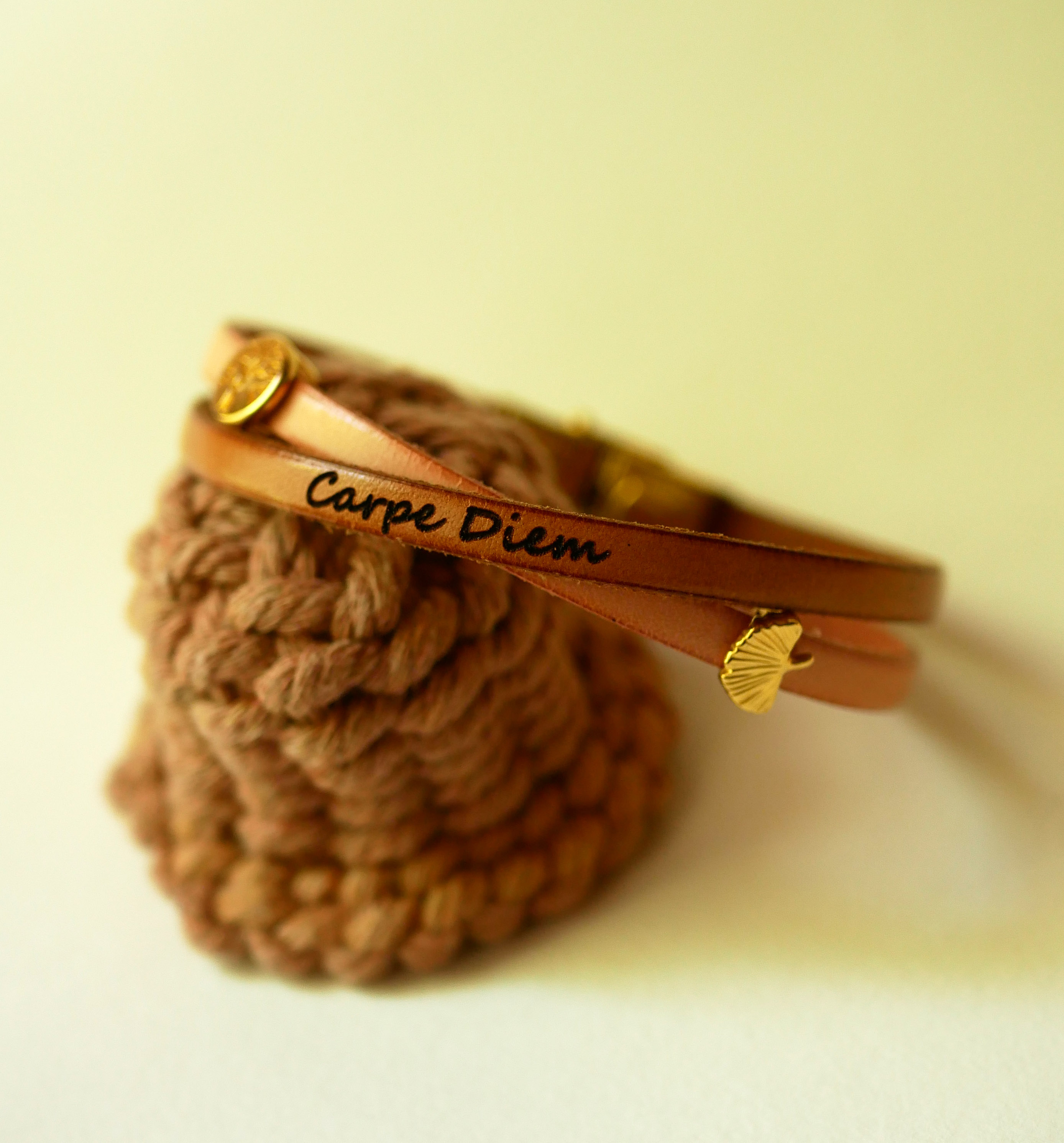 Pulsera dúo Twist de cuero dorado para mujer 