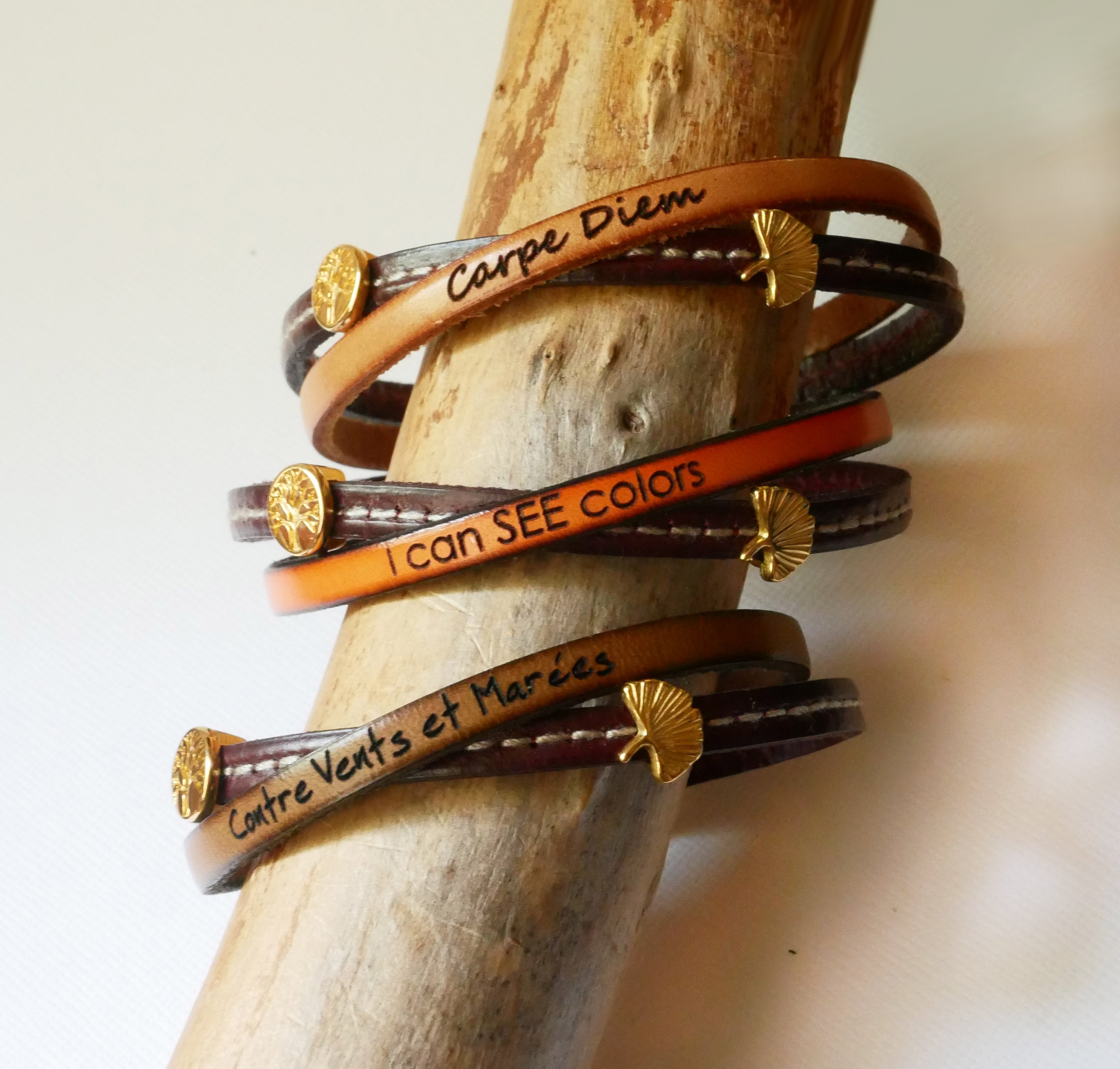 Pulsera d&uacute;o Twist de cuero dorado para mujer 