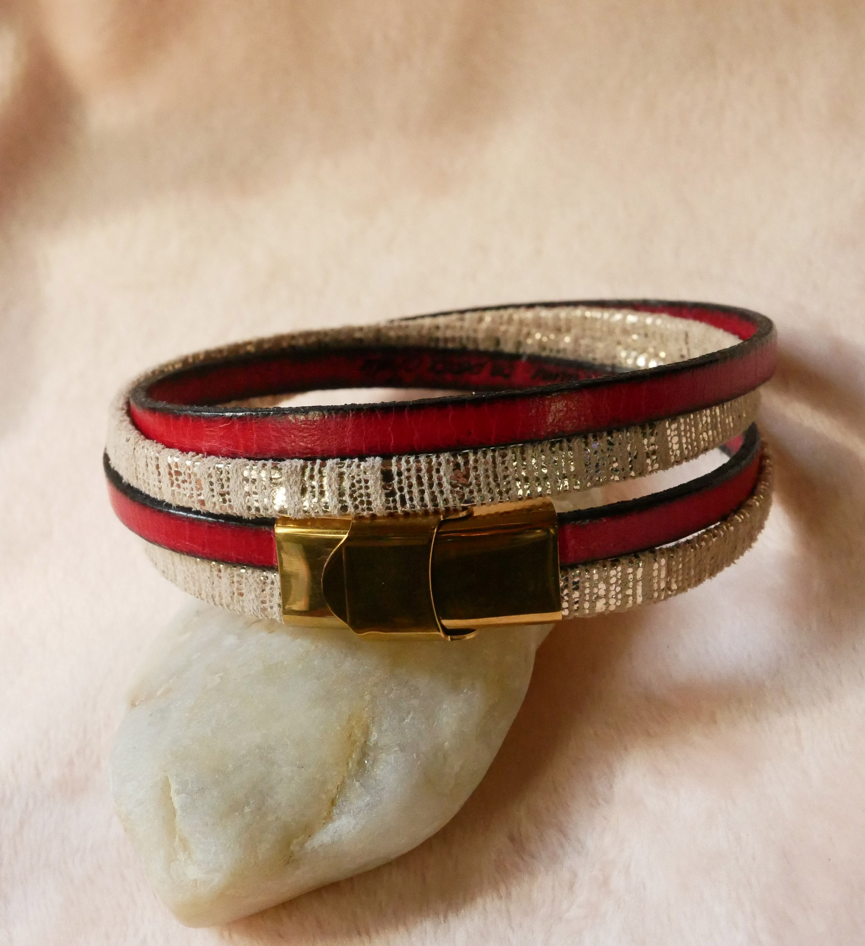Pulsera doble de cuero dorado para mujer que se puede personalizar grabándola