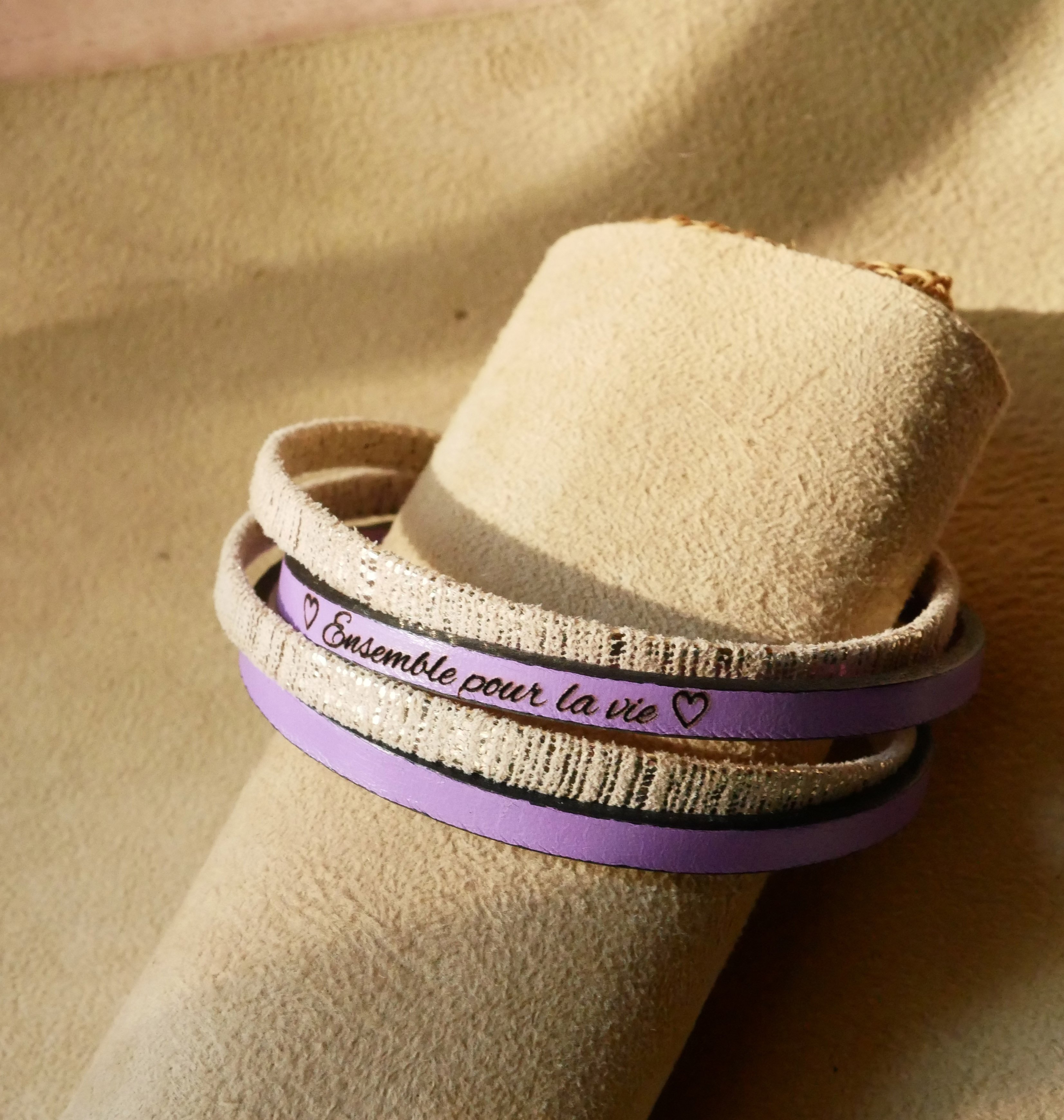 Pulsera doble de cuero dorado para mujer que se puede personalizar grabándola