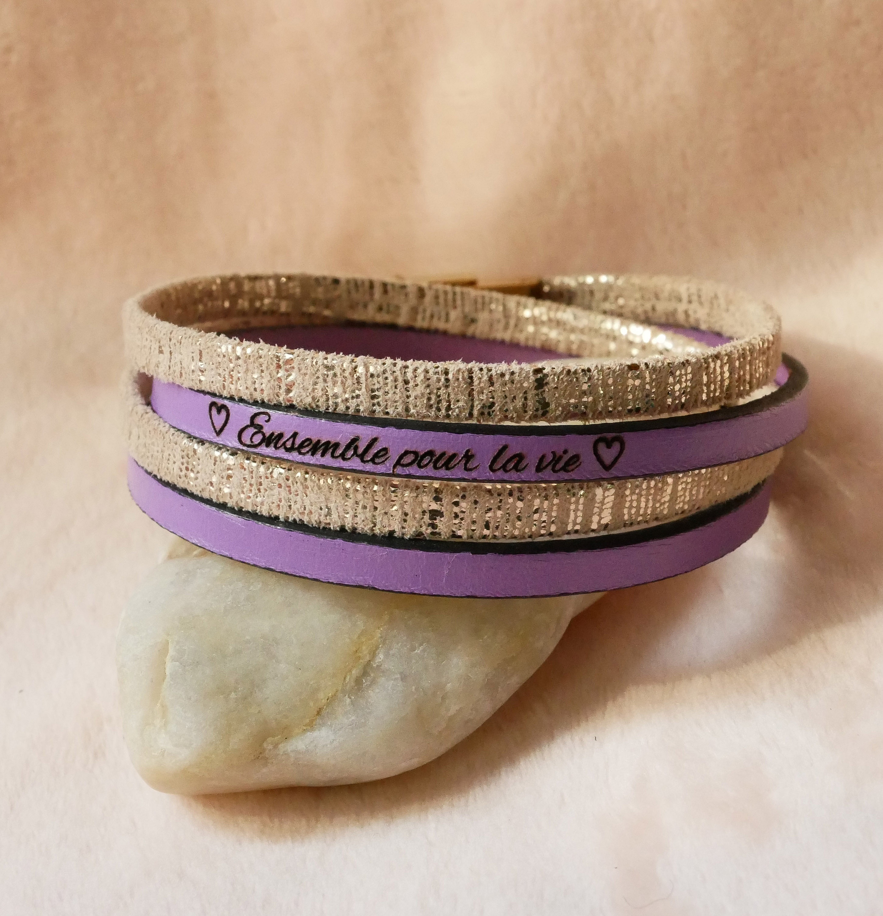 Pulsera doble de cuero dorado para mujer que se puede personalizar grab&aacute;ndola